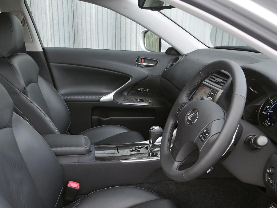  Lexus IS250 F-Sport 2010 года  (UK) (фото 10 из 29)